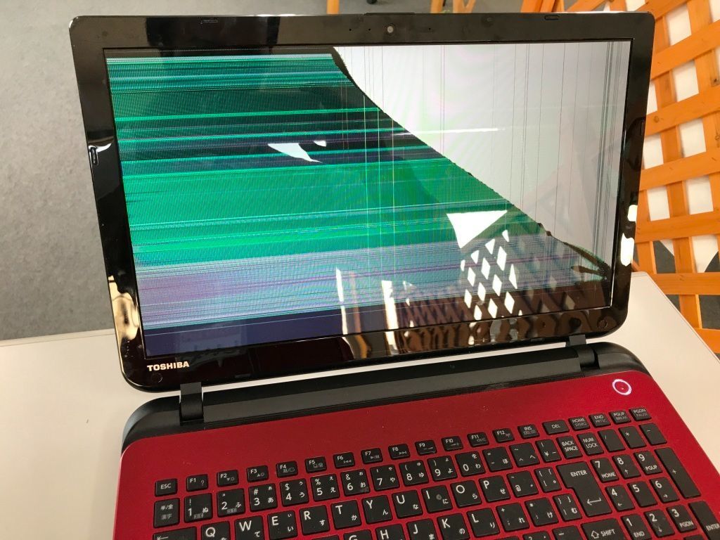液晶パネルが割れてしまった